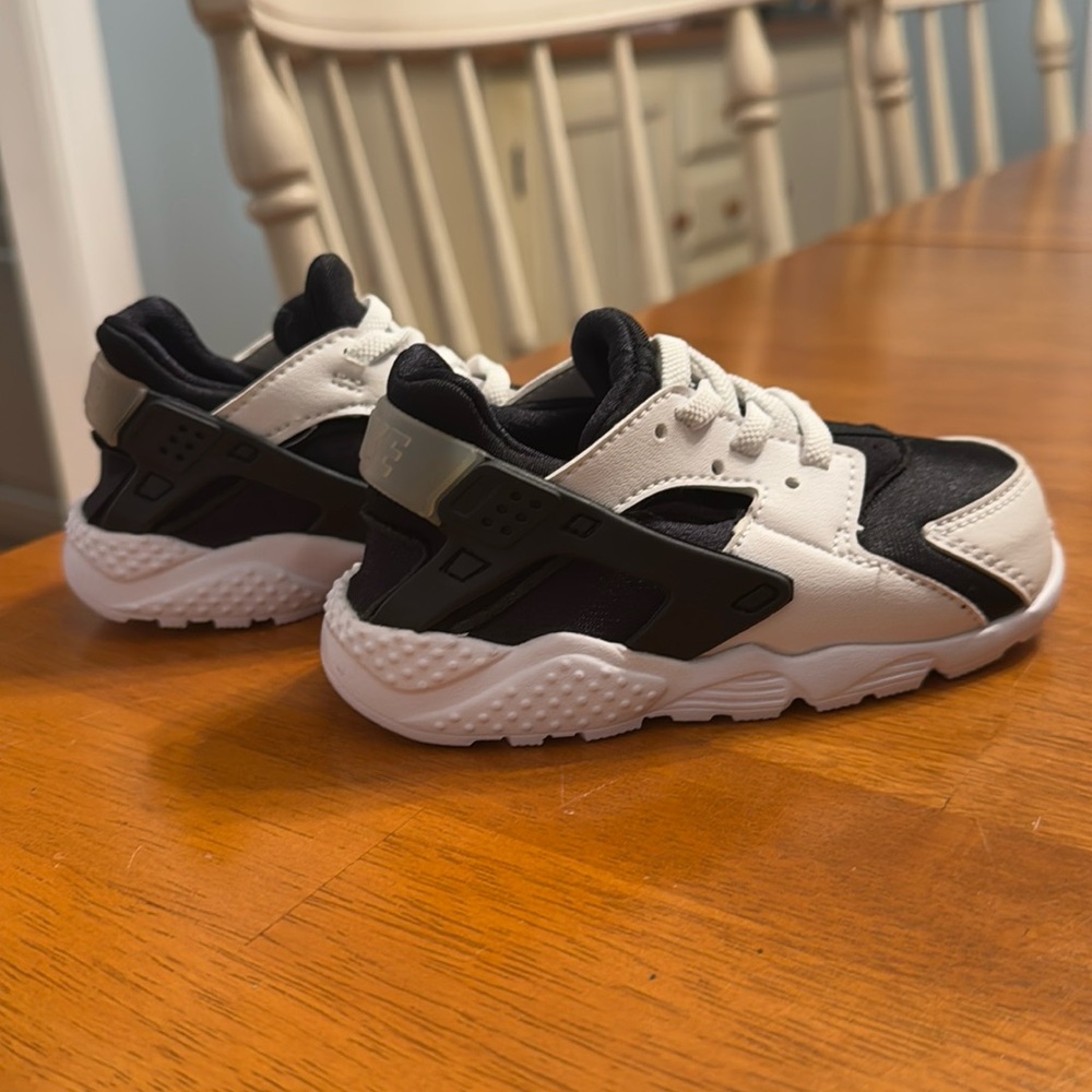 Nike Huakache by Nike size 8